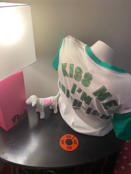 “Kiss Me I’m Irish” sharonrock VS pink Tee Bling