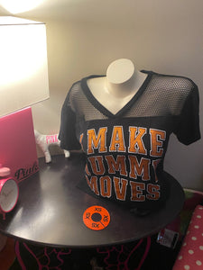 “I Make Mommy Moves” Tee Vs Pink